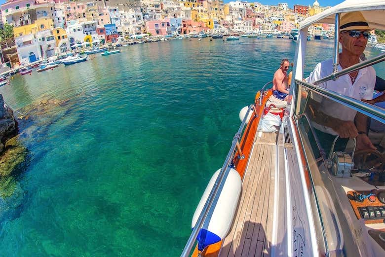 Naviguez dans les eaux de Procida