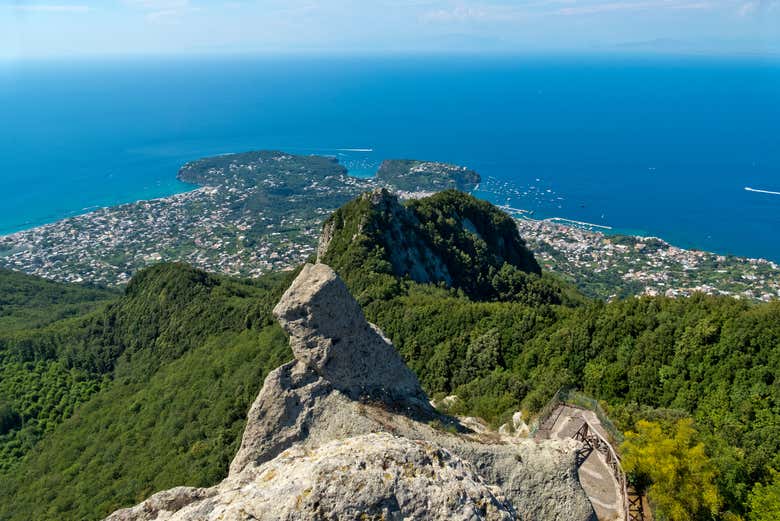 La vue depuis le sommet du mont Époméo
