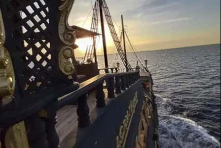 Balade en bateau pirate avec observation de dauphins