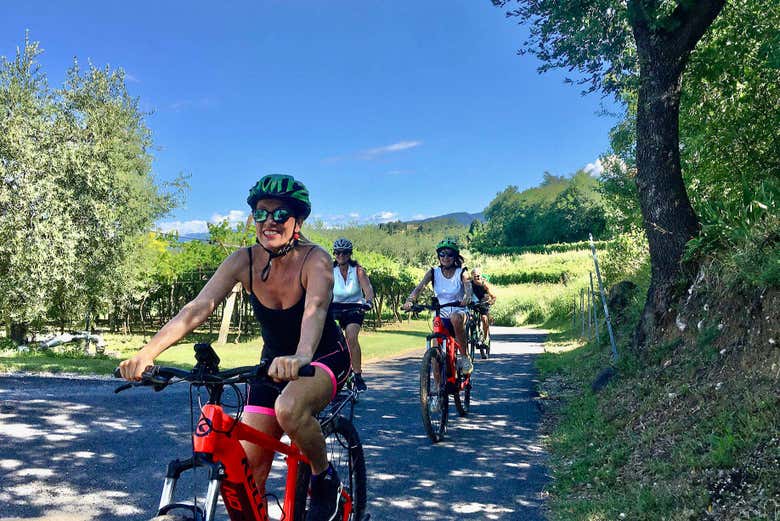 Getting to know Lazise's surroundings by bike