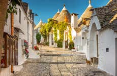 Excursión a Alberobello, Polignano a Mare y Ostuni
