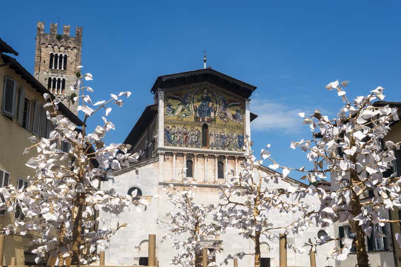 Acercándonos a la basílica de San Frediano