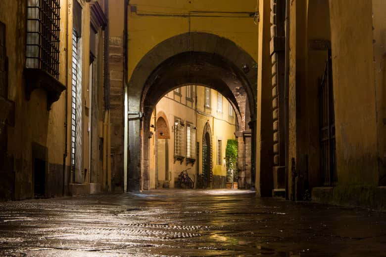 Visite de nuit dans les rues de Lucques