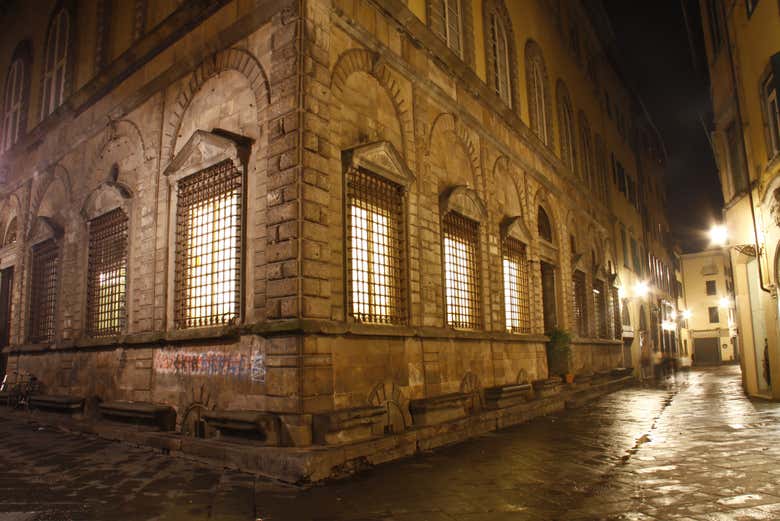 Profitez de la visite de nuit à Lucques