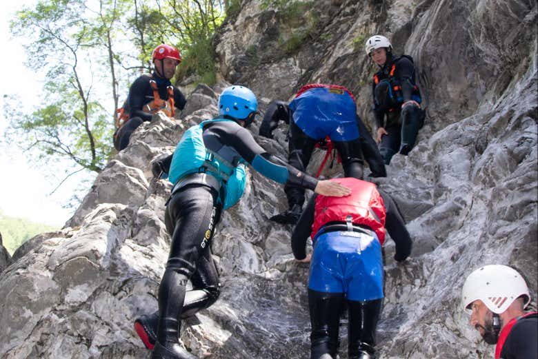 Escalando as paredes das Gargantas de Cocciglia