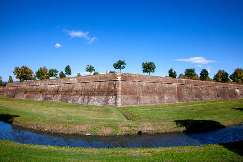 Profitez de la visite dans les murailles de Lucques
