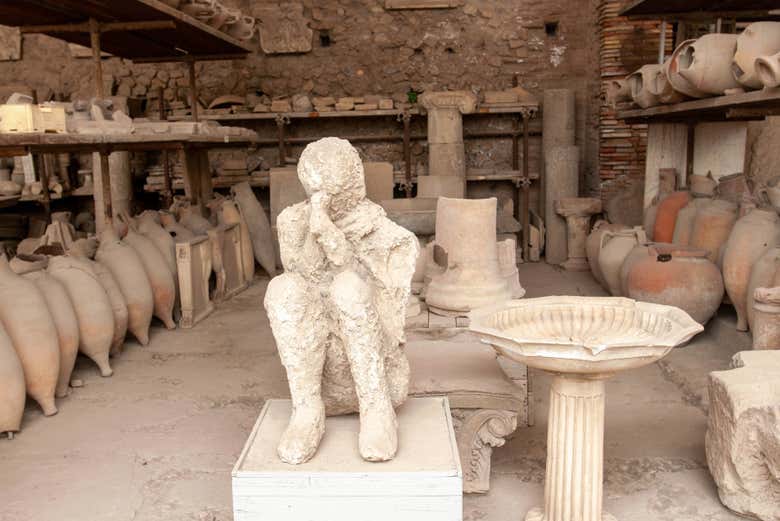 Roman pottery and sculptures