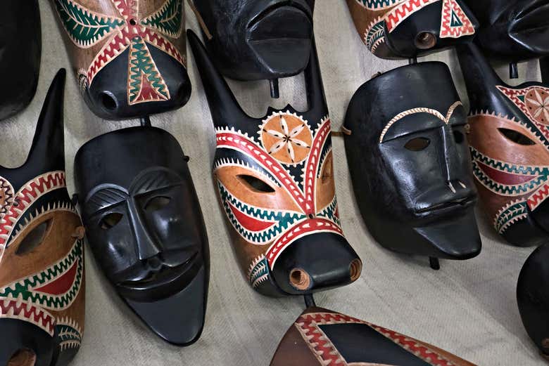 Esempio di tipiche maschere sarde