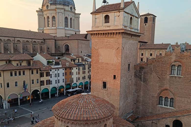 Vista sul centro di Mantova
