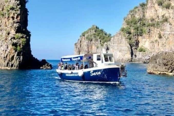Naviguez dans la baie des Infreschi