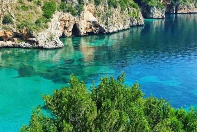 Eaux turquoise de la baie des Infreschi