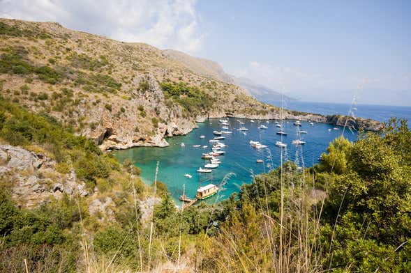 Giro in barca nella Baia degli Infreschi