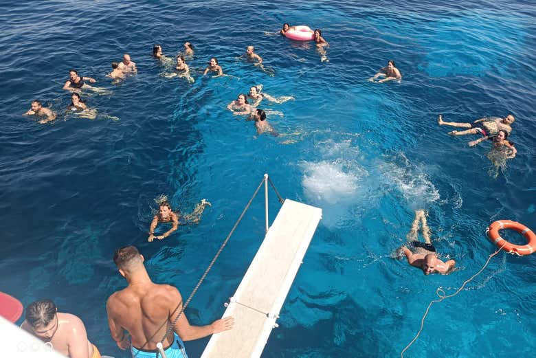 Un tuffo nell'acqua cristallina