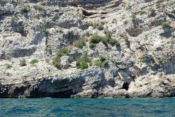 Acantilados de la bahía de Ieranto