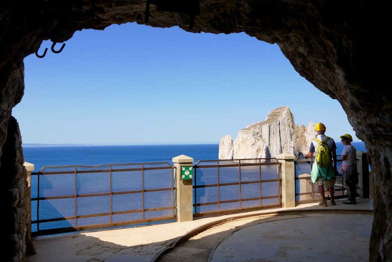 Un balcon avec vue sur la mer de Porto Flavia