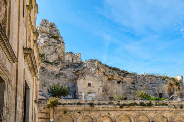 Cimetière lombard, église de Santa Maria de Idris et maison troglodytique