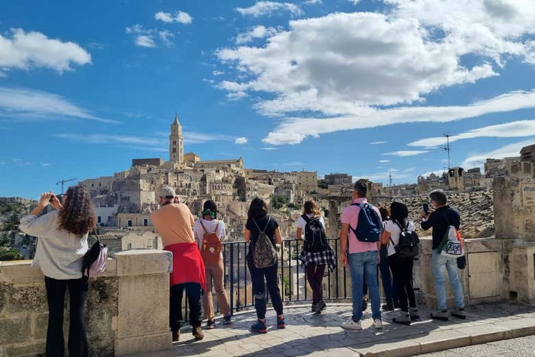 Contemplez le paysage de la ville de Matera