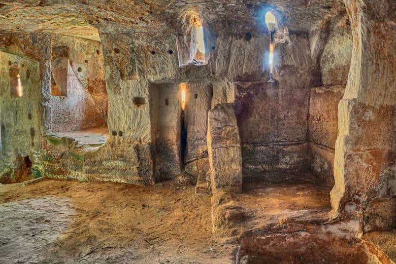 All'interno delle grotte