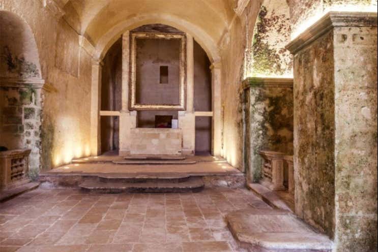 Interior da igreja de São Pietro Barisano