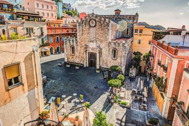 Viste della piazza principale di Taormina