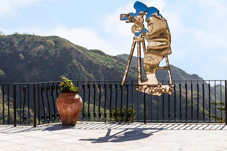 Scultura dedicata a Coppola