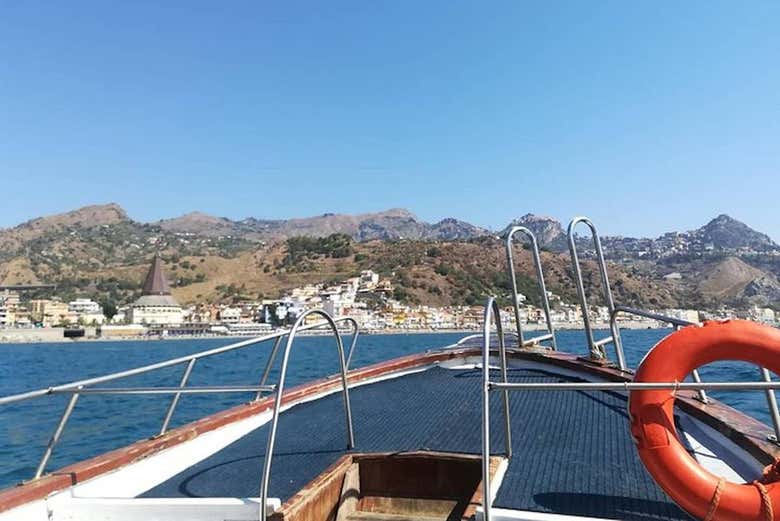 Naviguez sur les eaux de la mer Ionienne
