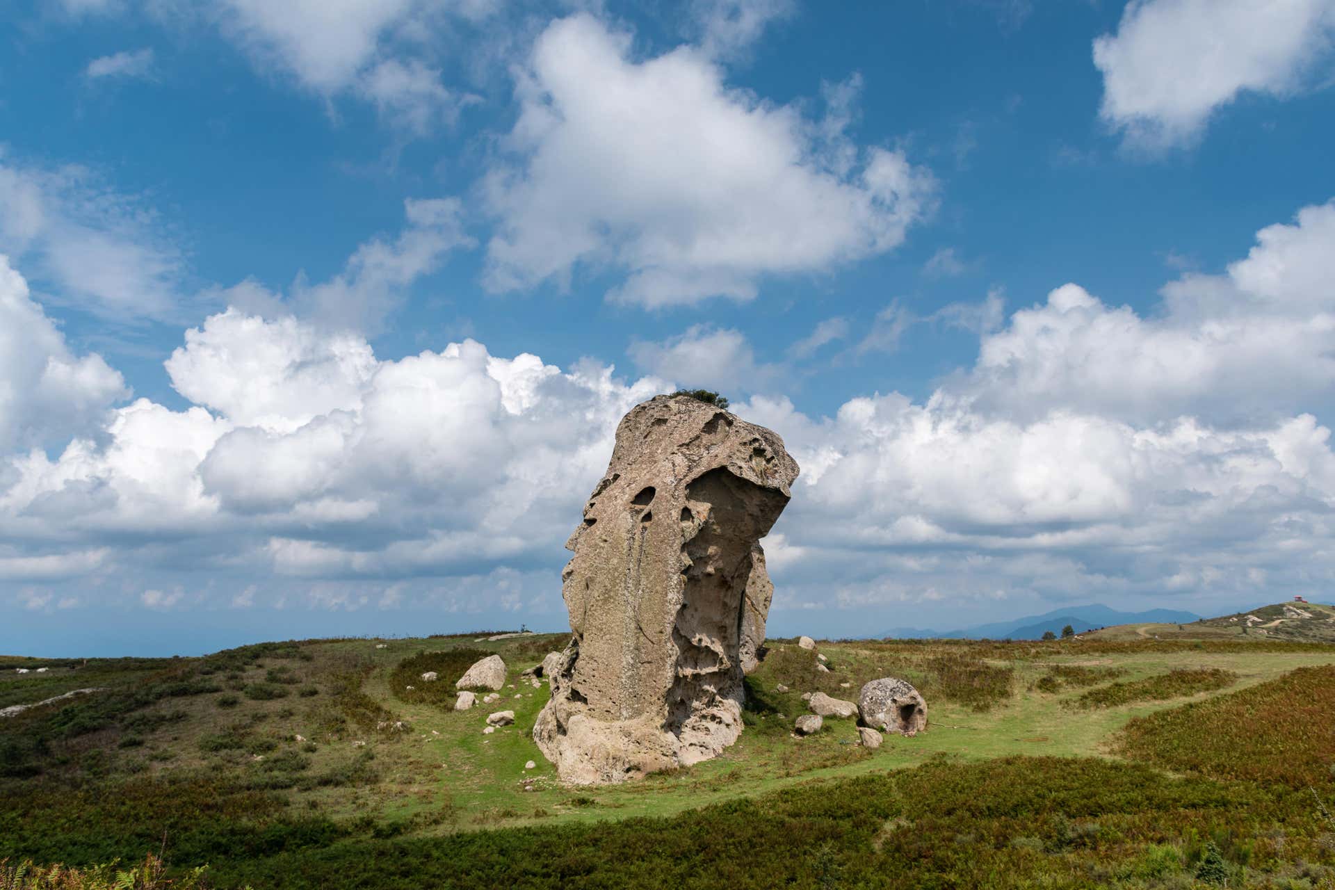 Trilha por Argimusco + Castelo de Montalbano Elicona