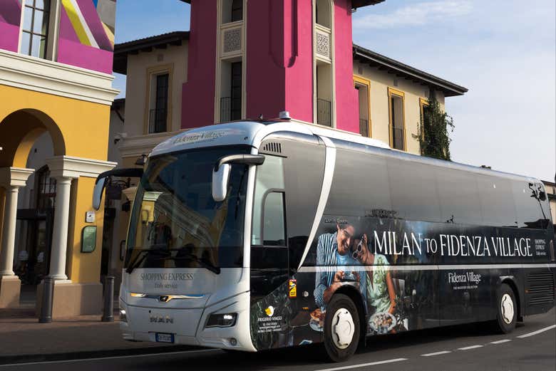 O ônibus que nos levará até Fidenza Village