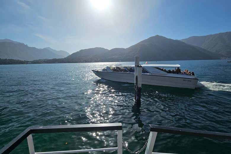 Sailing the beautiful waters of Como