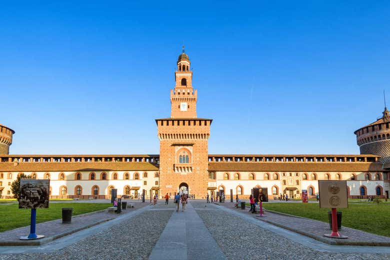 The main entrance to the castle