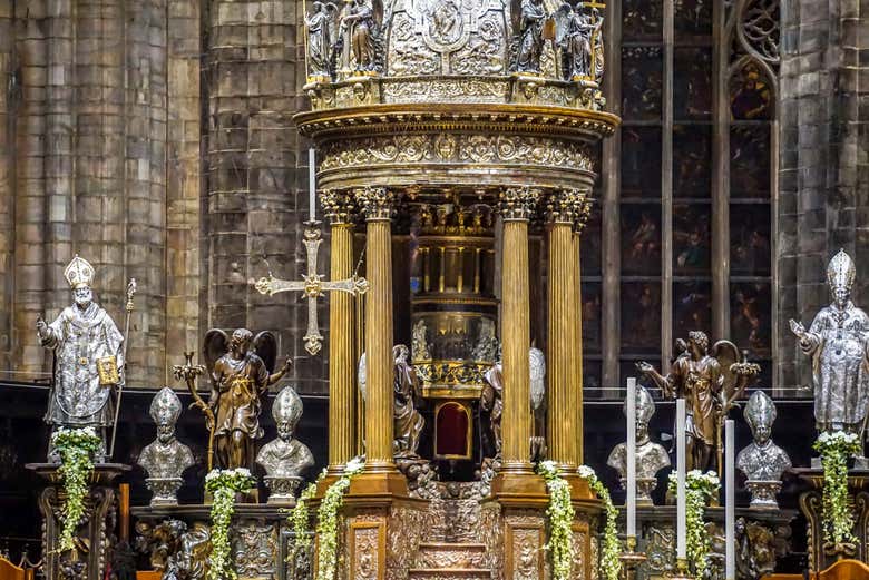 Baldaquino del interior de la catedral