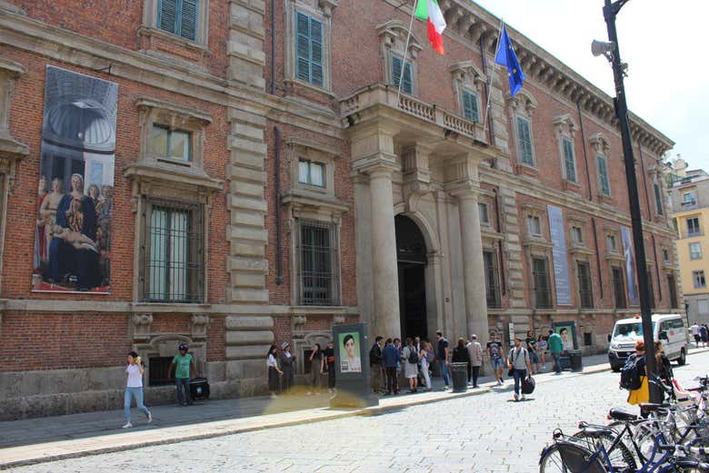 La facciata della pinacoteca