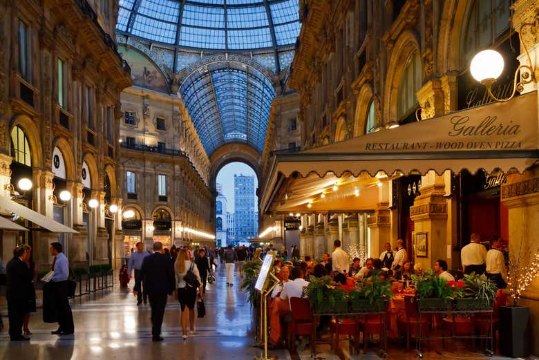 Las galerías Emanuele de noche
