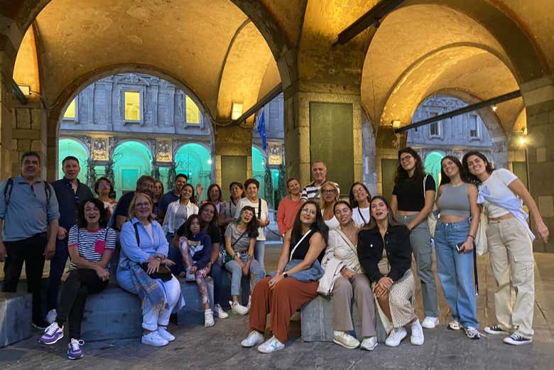 Grupo durante el free tour histórico por Milán