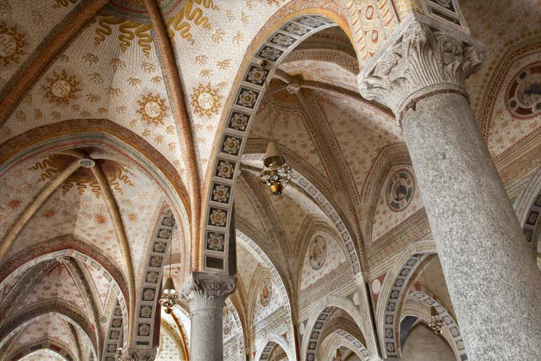 Gli interni della chiesa