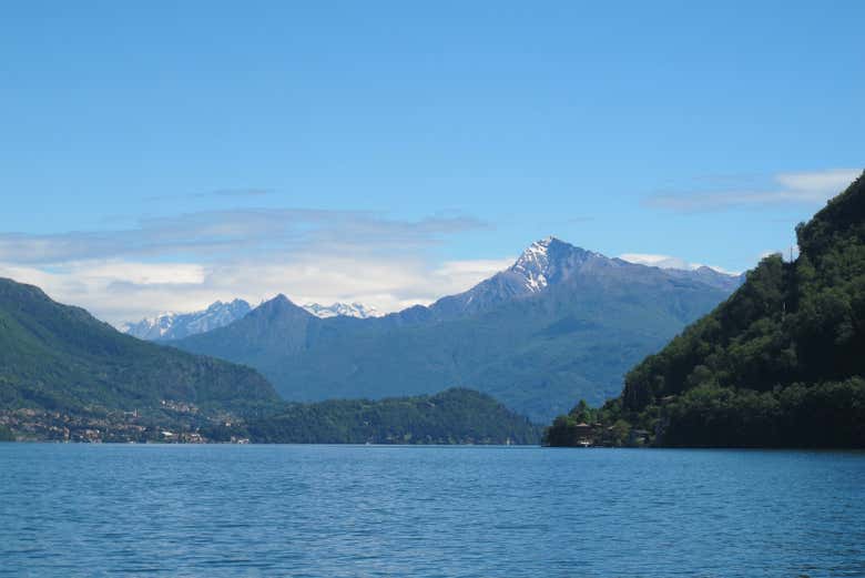 Sailing Lake Como