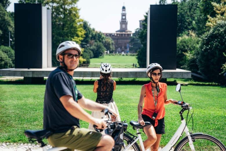 Disfrutando del tour en bicicleta por Milán