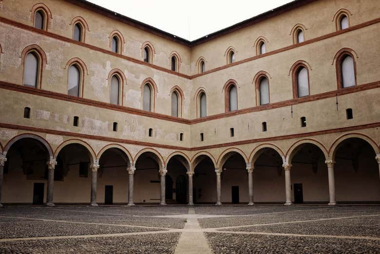 Uno dei cortili del castello
