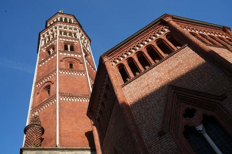 La torre de la iglesia de San Gotardo en Corte