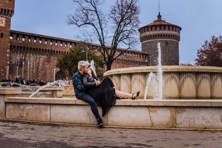Un beso en la Fontana di Piazza Castello