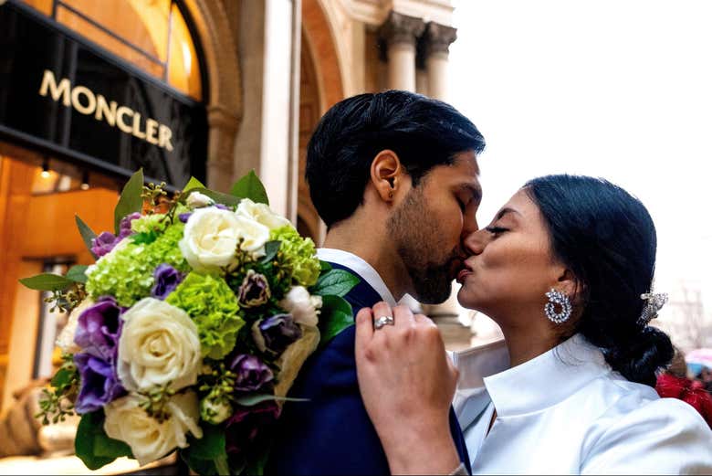Un beso en una calle de Milán