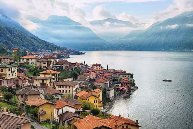 Povoados às margens do lago Como