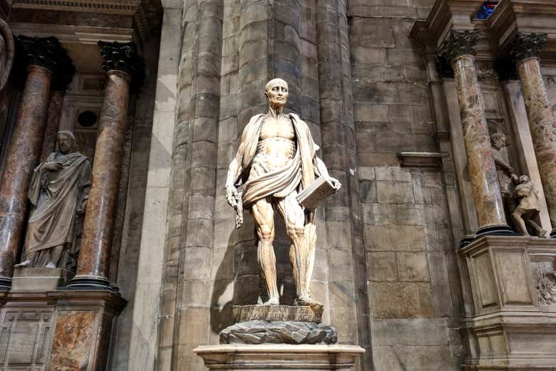 Vous verrez des statues étonnantes