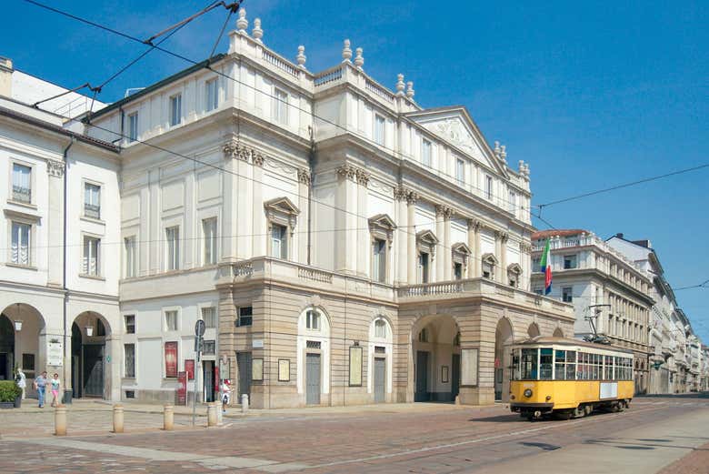Fachada del teatro La Scala