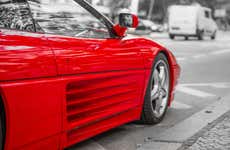 Autobus per i musei della Ferrari