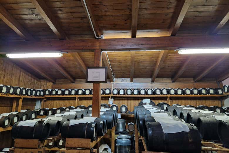 Salle des barriques de la cave