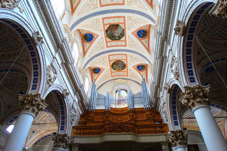 Interior de la basílica de San Pietro