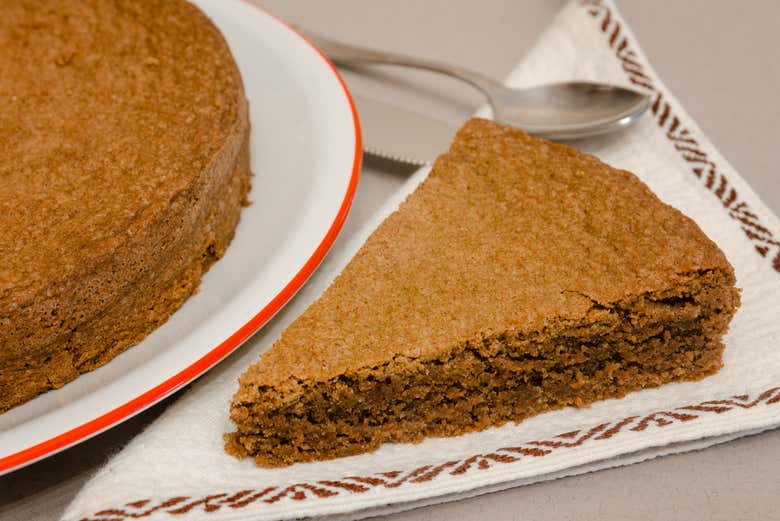 Part de gâteau aux noisettes