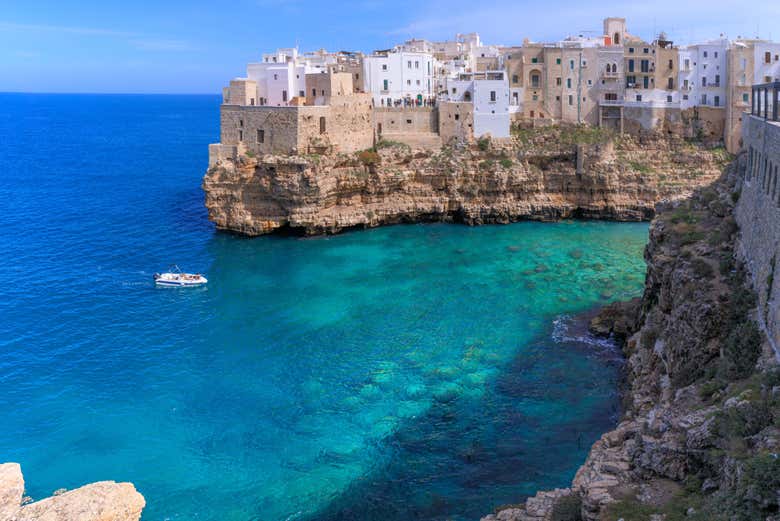 Le acque cristalline di Polignano