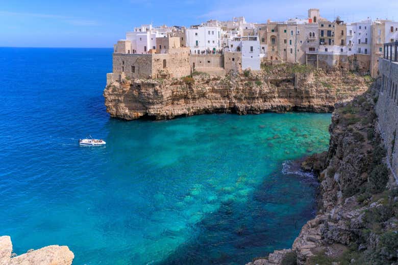 As águas cristalinas de Polignano